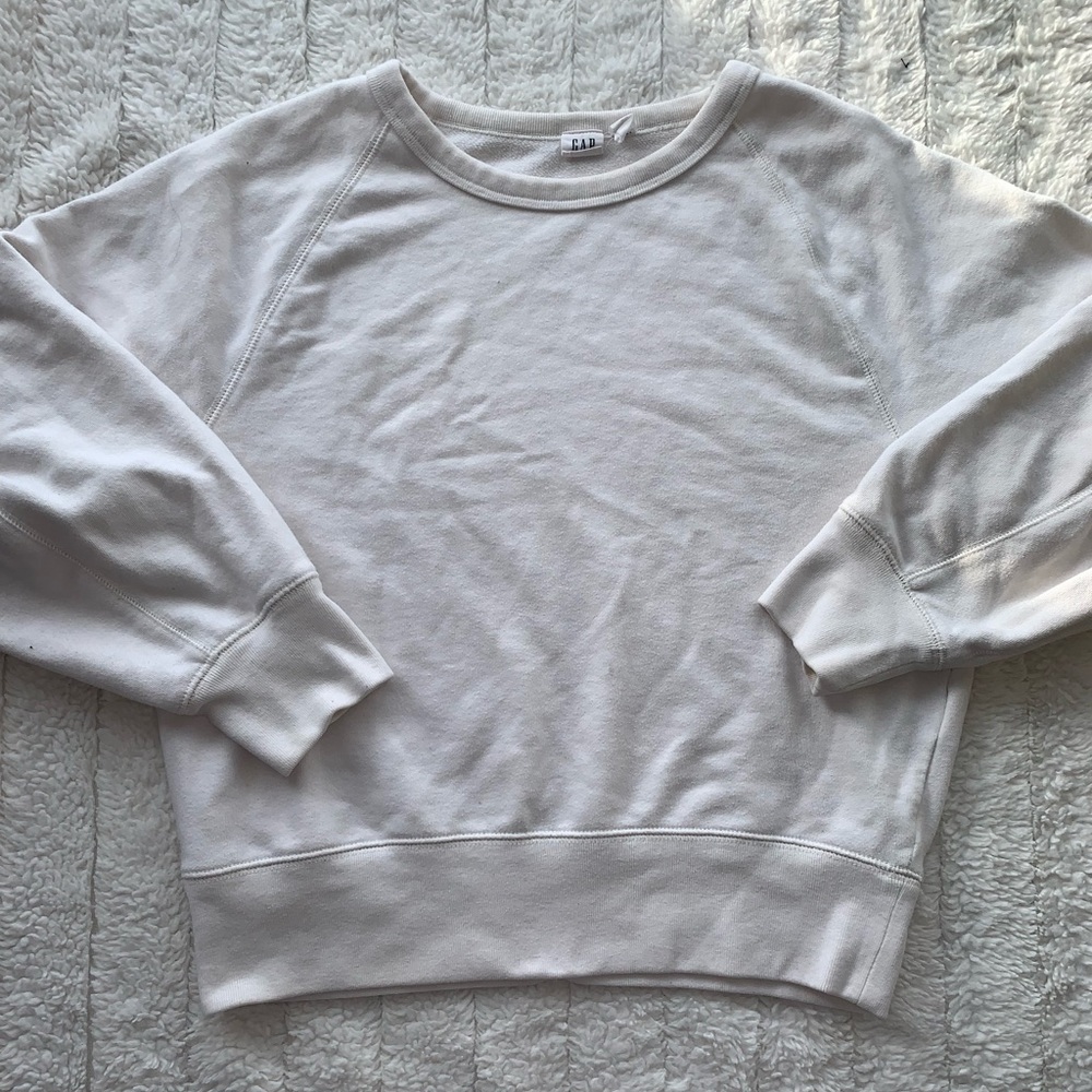 GAP white crew neck
